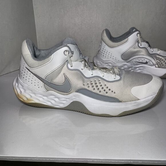 Athletic_Shoes